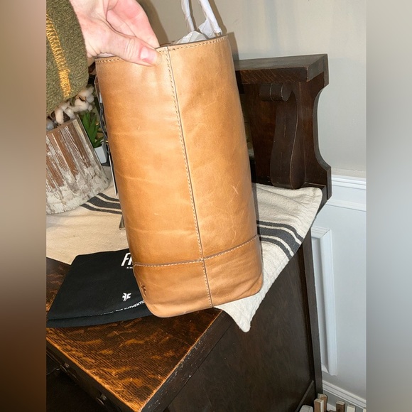 NWT Frye Melissa Leather Shopper Tote Shoulder Bag Beige Brown Retail  $358 - Picture 5 of 13